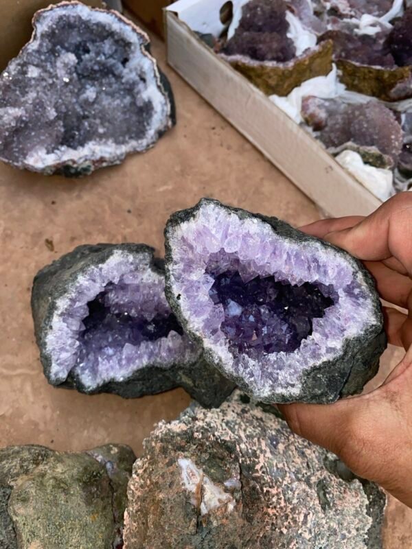 Nature's Hidden Treasure: Premium Purple Amethyst Geode – A Living Piece of Art